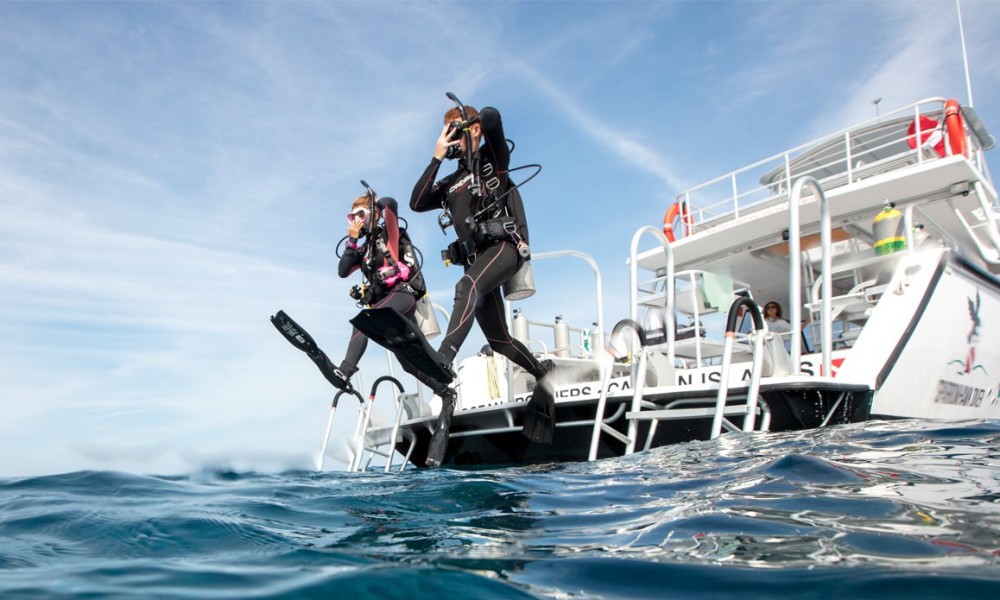 boat-diver-2